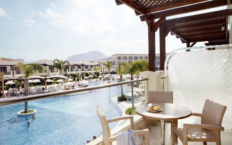 Mythos Beach Resort 아판토우 외부 사진